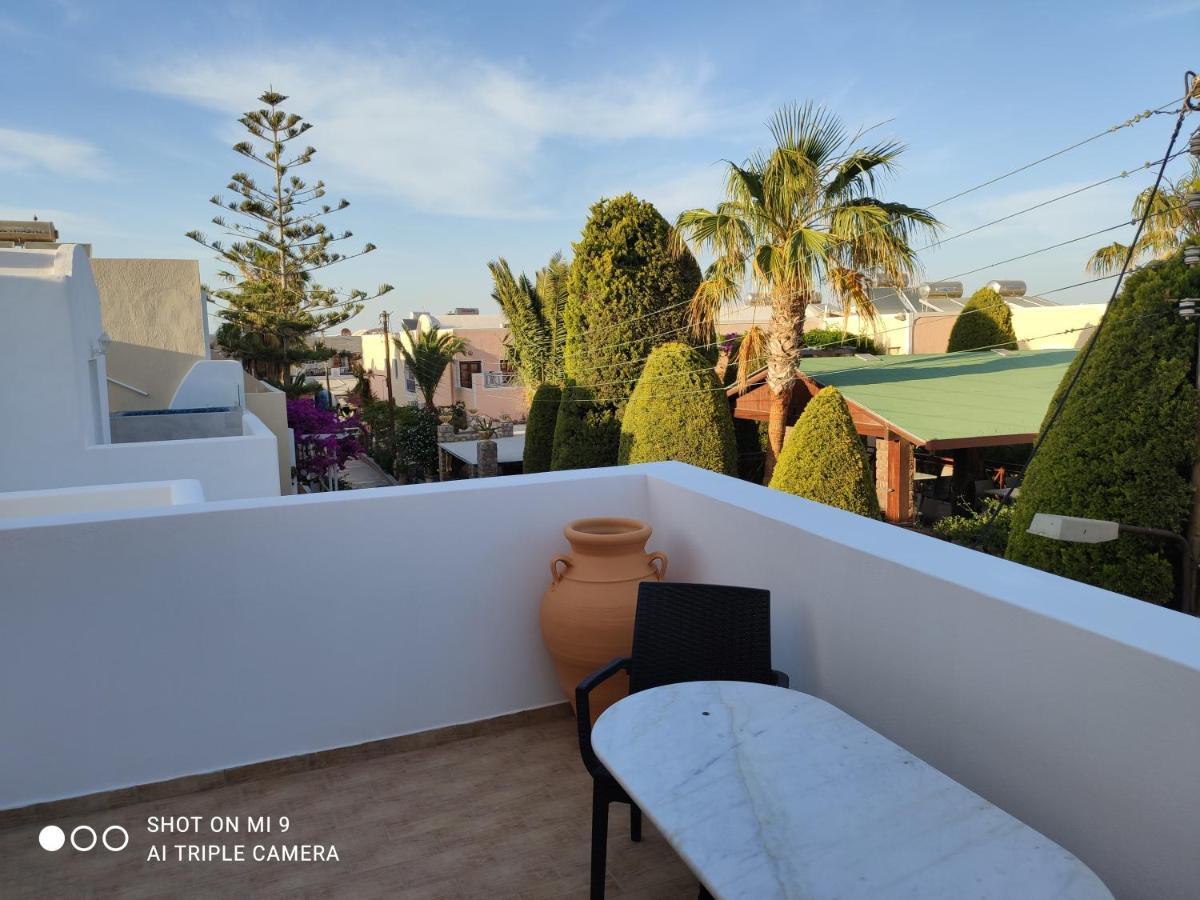 Leonidas Apartments Kamári Екстериор снимка