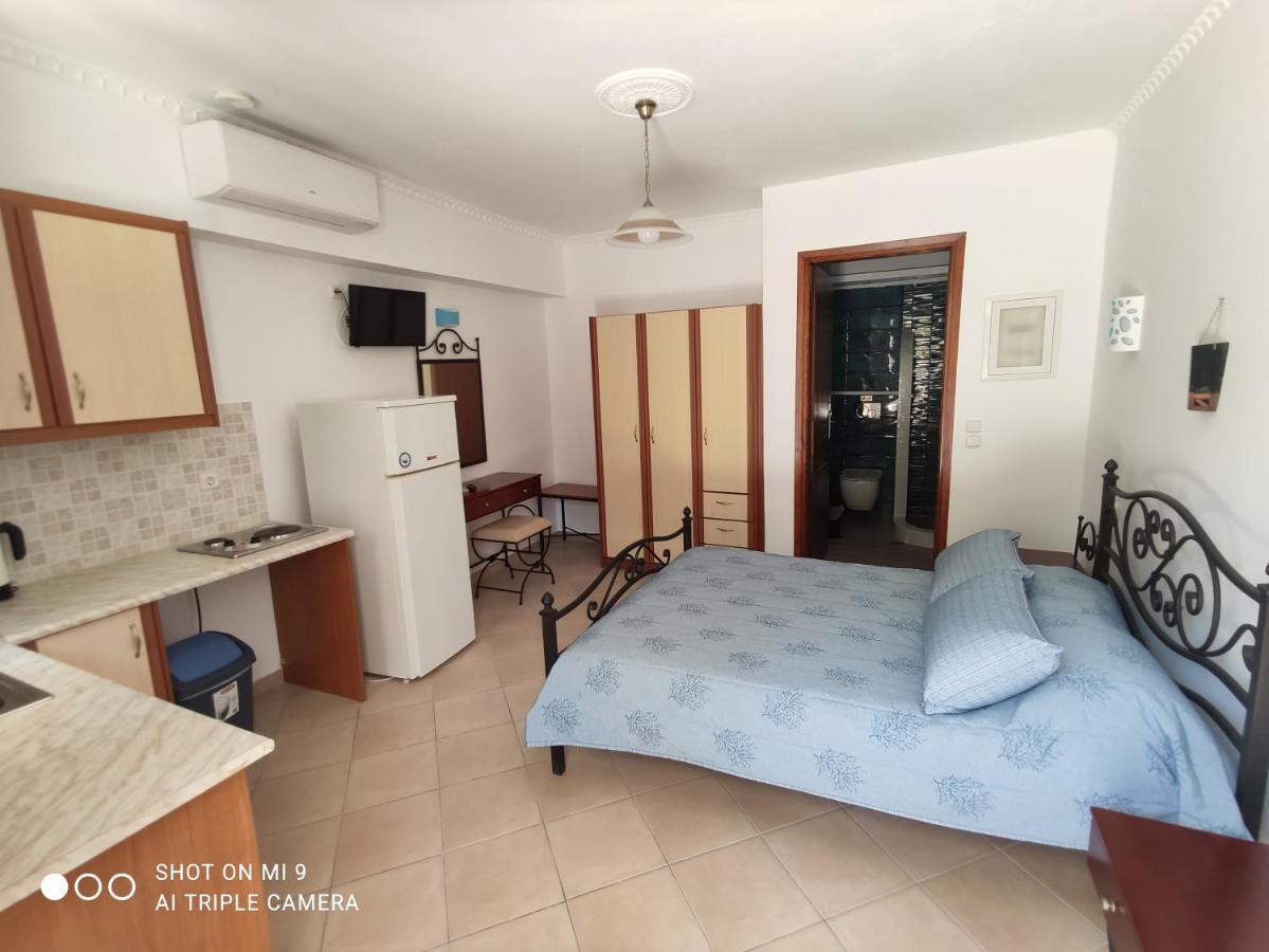 Leonidas Apartments Kamári Екстериор снимка