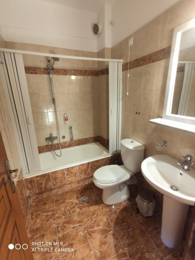 Leonidas Apartments Kamári Екстериор снимка