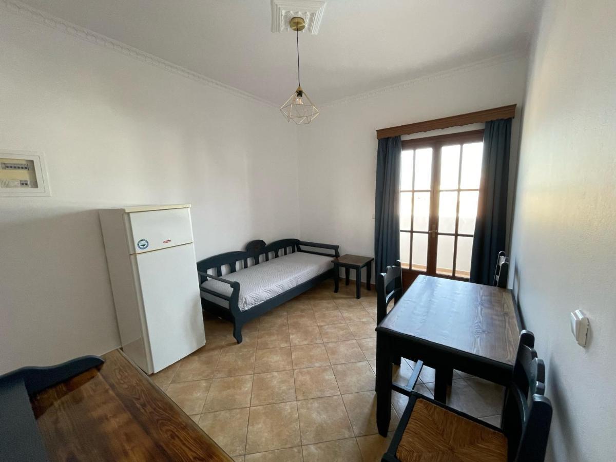 Leonidas Apartments Kamári Екстериор снимка