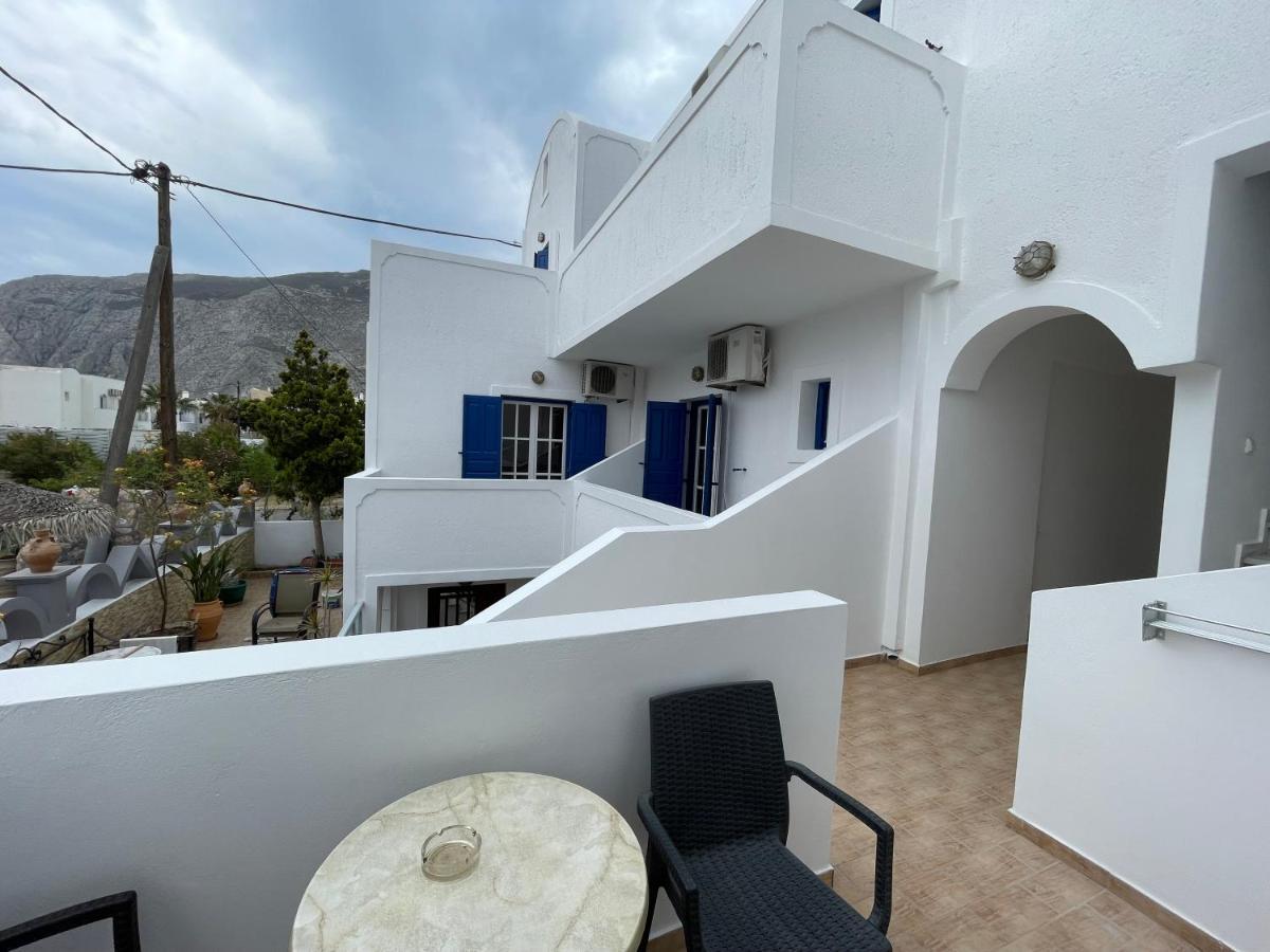 Leonidas Apartments Kamári Екстериор снимка