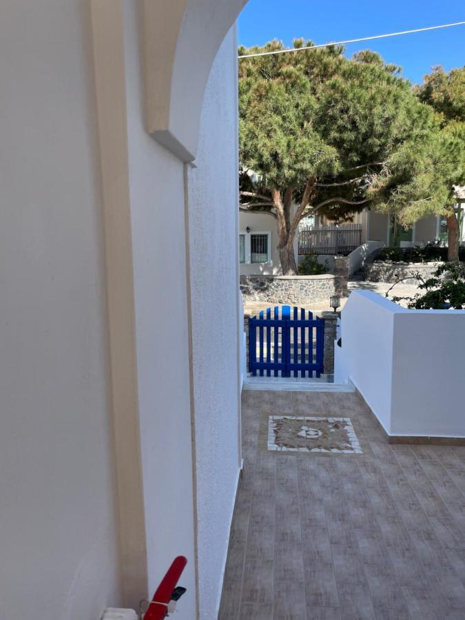 Leonidas Apartments Kamári Екстериор снимка