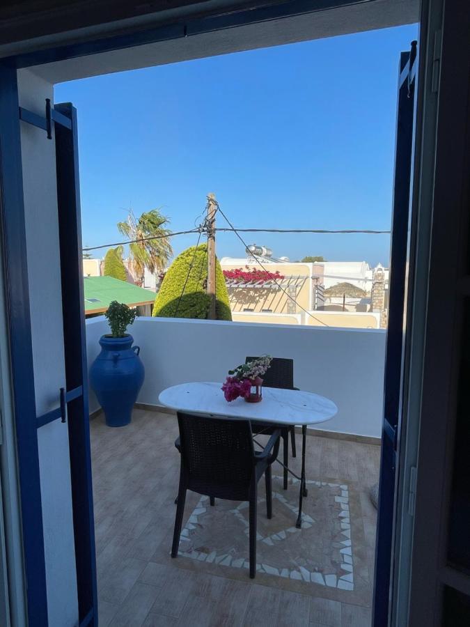 Leonidas Apartments Kamári Екстериор снимка