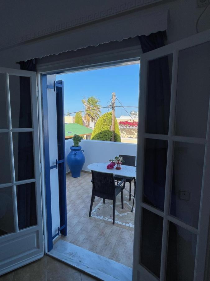 Leonidas Apartments Kamári Екстериор снимка