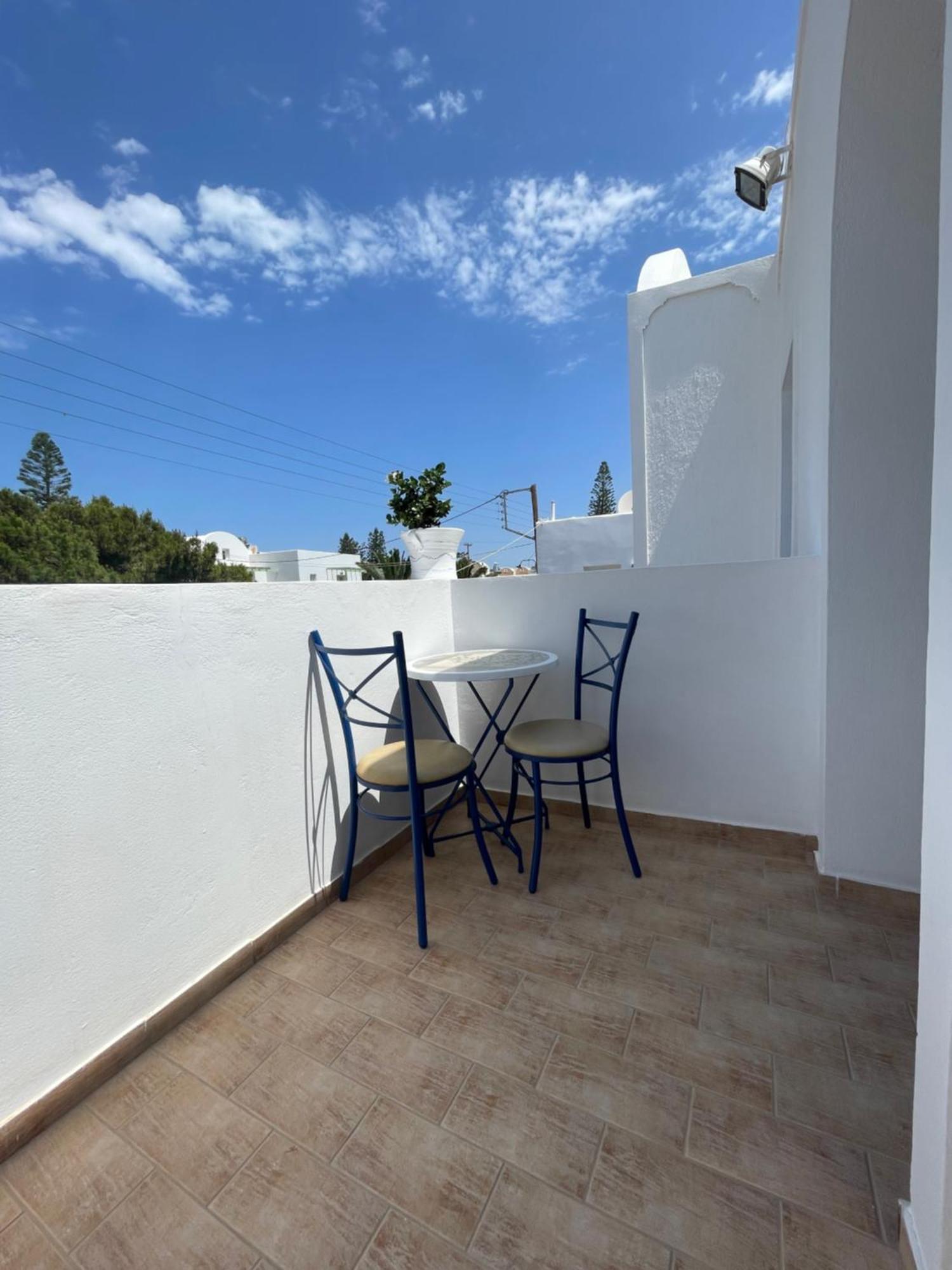 Leonidas Apartments Kamári Екстериор снимка